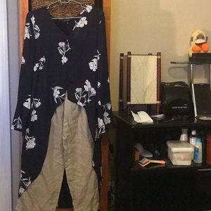 19 Cooper Large hi-Low Blouse with Long Sleeves